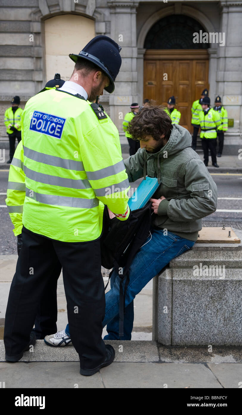 City london police officer on hi-res stock photography and images - Alamy