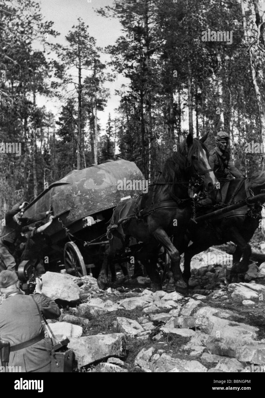 events, Second World War / WWII, Finland, German military engineers with a pontoon in rocky