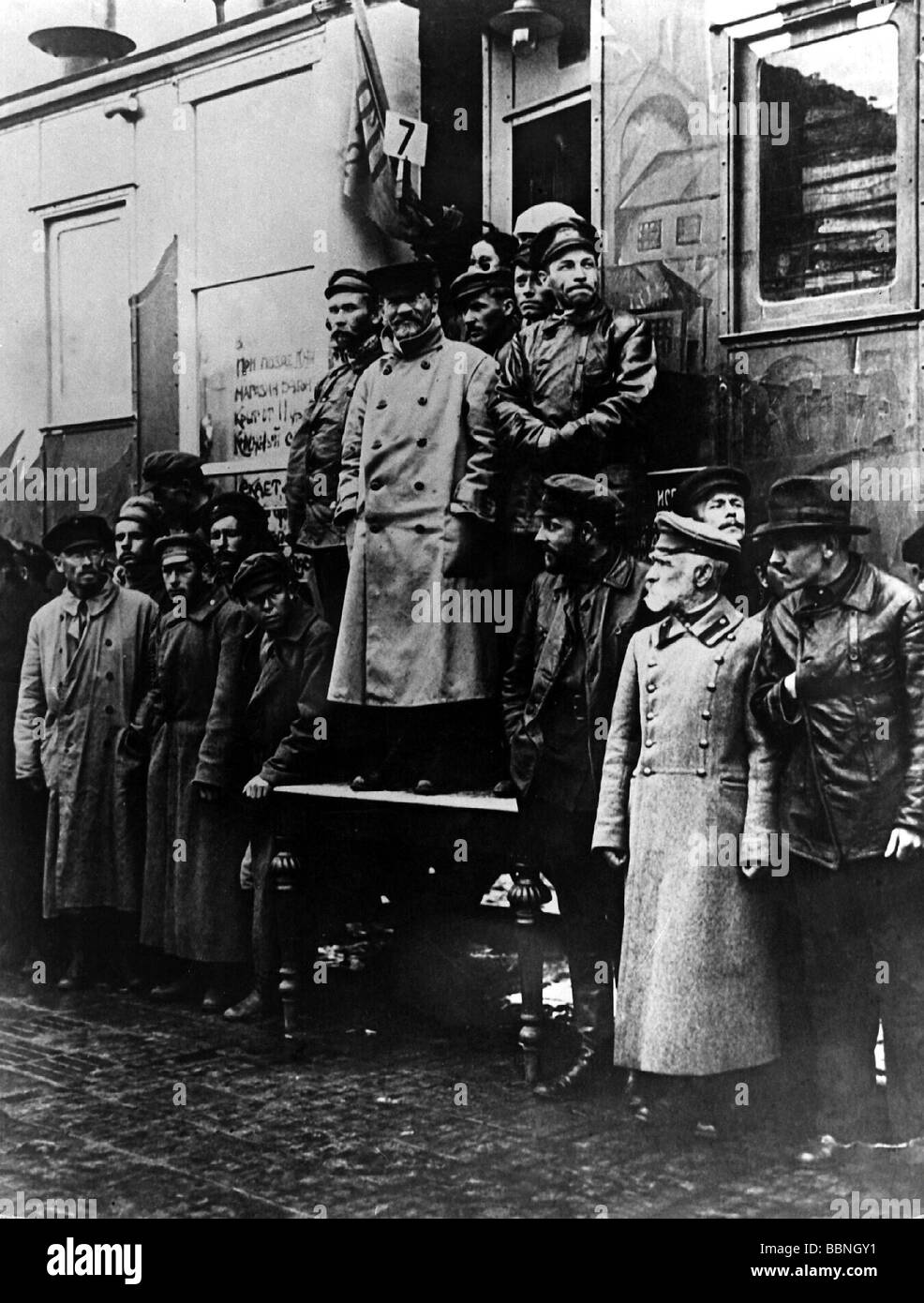 Kalinin, Mikhail Ivanovich, 19.11.1875 - 3.6.1946, Soviet politician, group picture, on the train 'October Revolution', during the Civil War 1919, with associates, Stock Photo