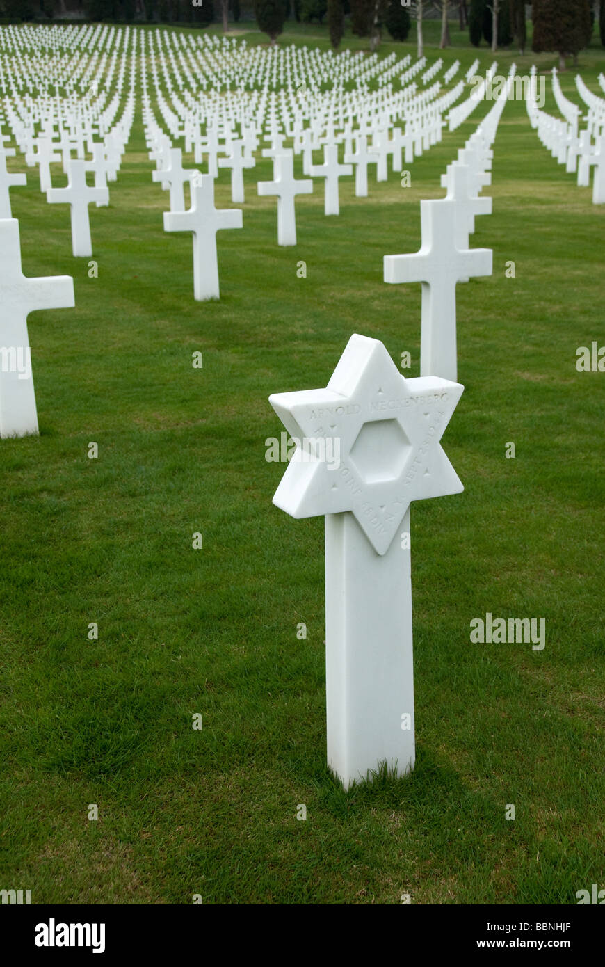 White grave markers in the Florence American Cemetery and Memorial site in Italy Stock Photo