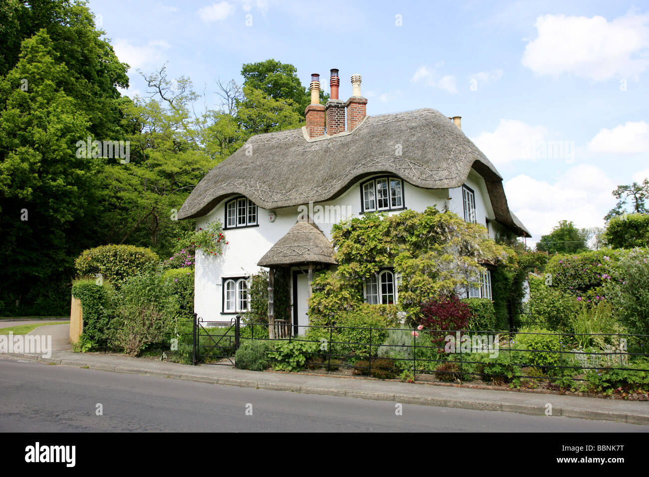 A white painted Thatched roof Cottage at Swan Green Lyndhurst in Hampshire England Stock Photo