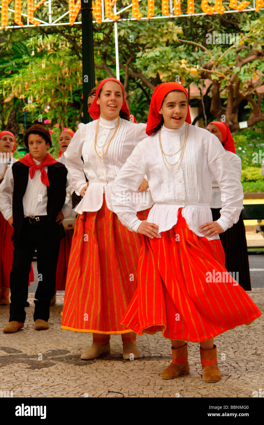 geography / travel, Portugal, Madeira, Funchal: Islanders in ...