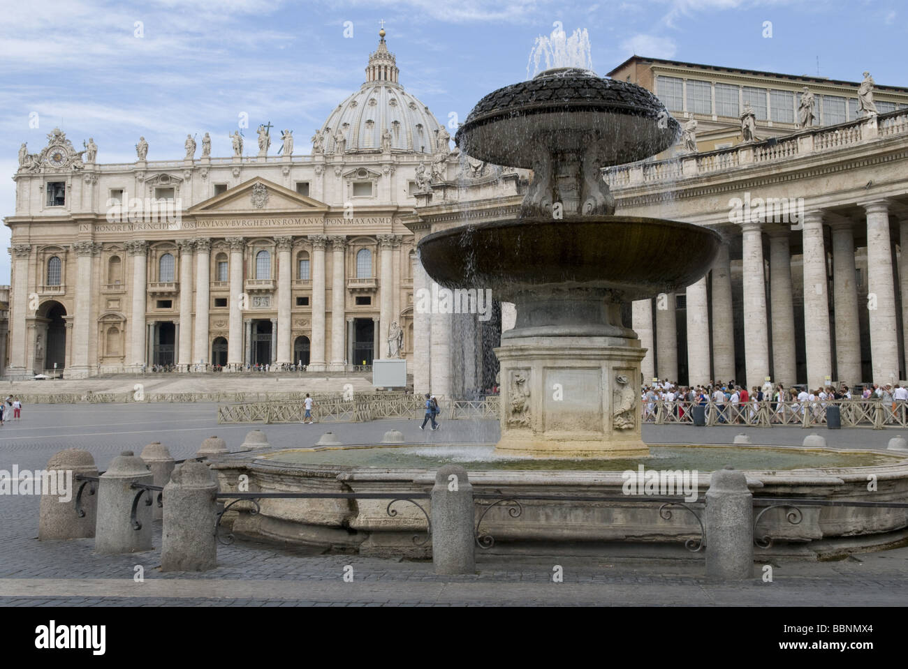 Two fountain designs hi-res stock photography and images - Alamy