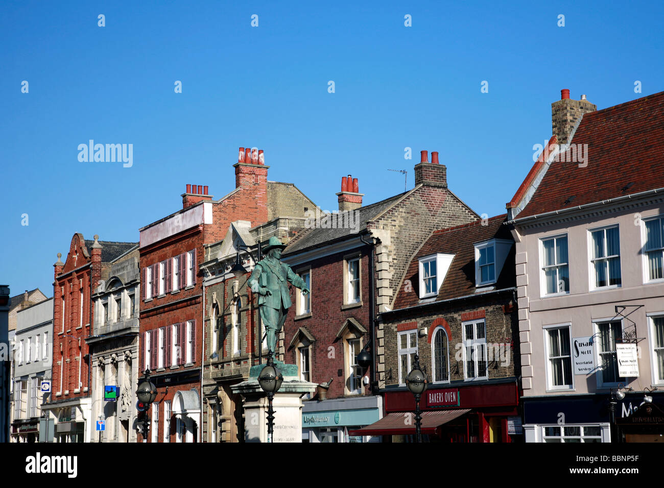 Oliver Cromwell Statue Market Square St Ives town Huntingdonshire Cambridgeshire County England UK Stock Photo