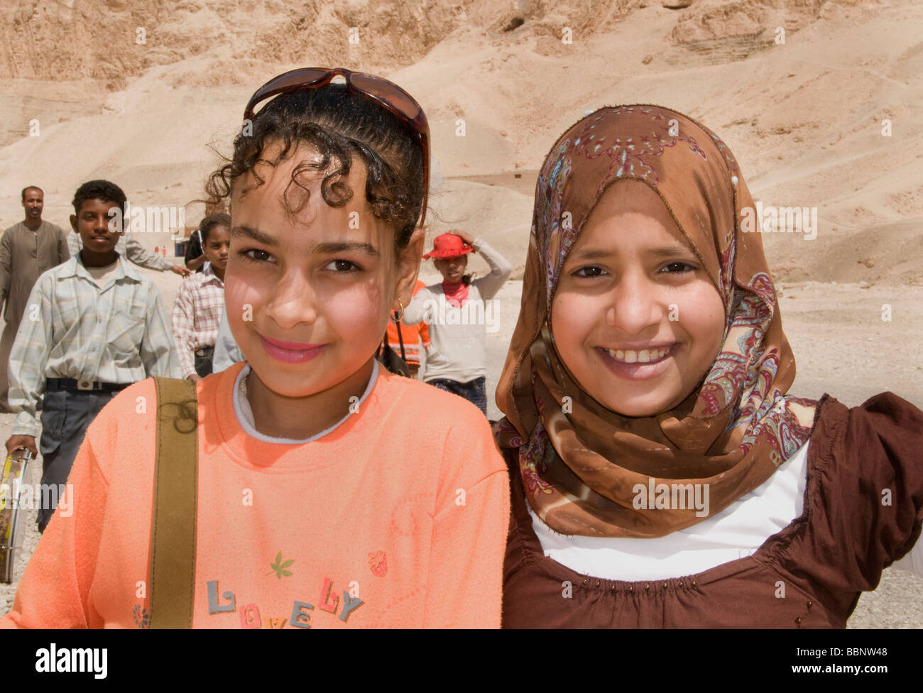 School girls girl desert village egypt Thebe Valley of the Kings Stock Photo