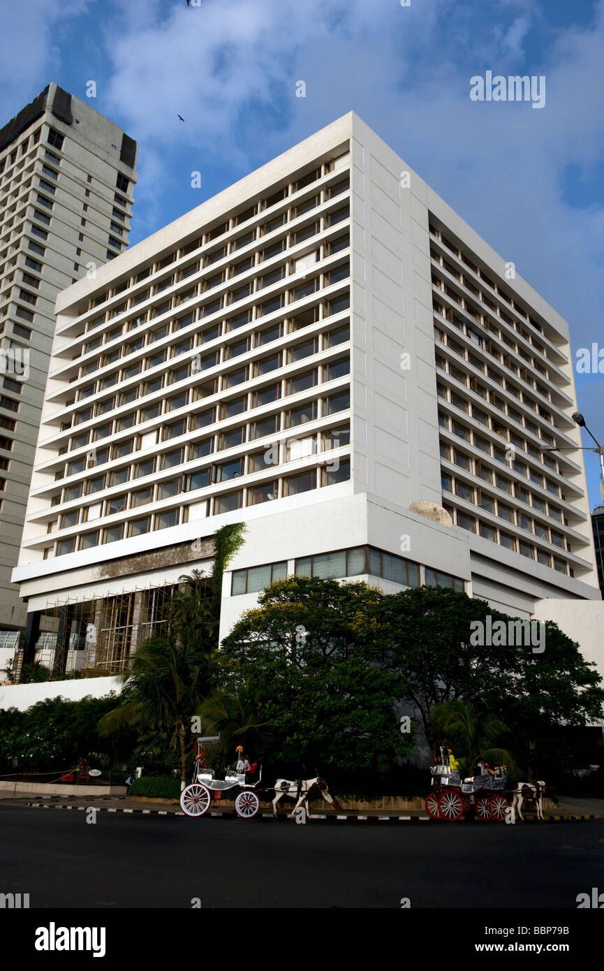 A horse and carraige still working outside the Oberoi hotel in Mumbai, despite it being under repair  after the terrorist attack Stock Photo