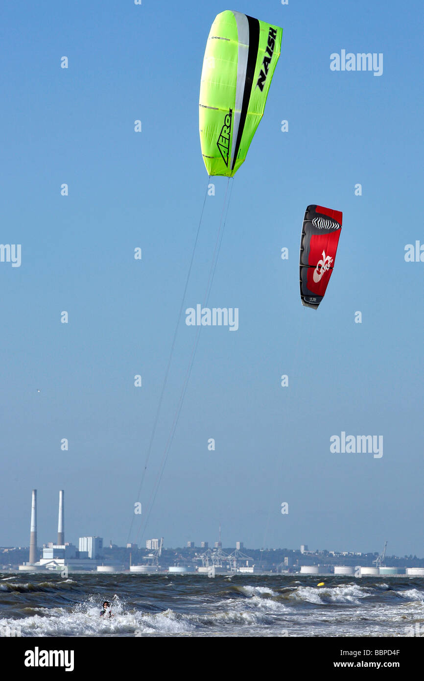 KITE SURFING IN FRONT OF LE HAVRE COMMERCIAL PORT, NORMANDY, TROUVILLE-SUR-MER, CALVADOS (14), NORMANDY, FRANCE Stock Photo