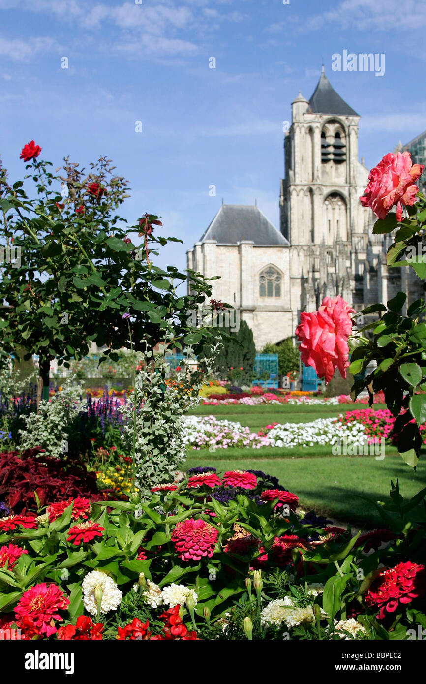 GARDENS IN THE ARCHBISHOP'S PALACE, CATHEDRAL OF BOURGES, CHER (18 ...