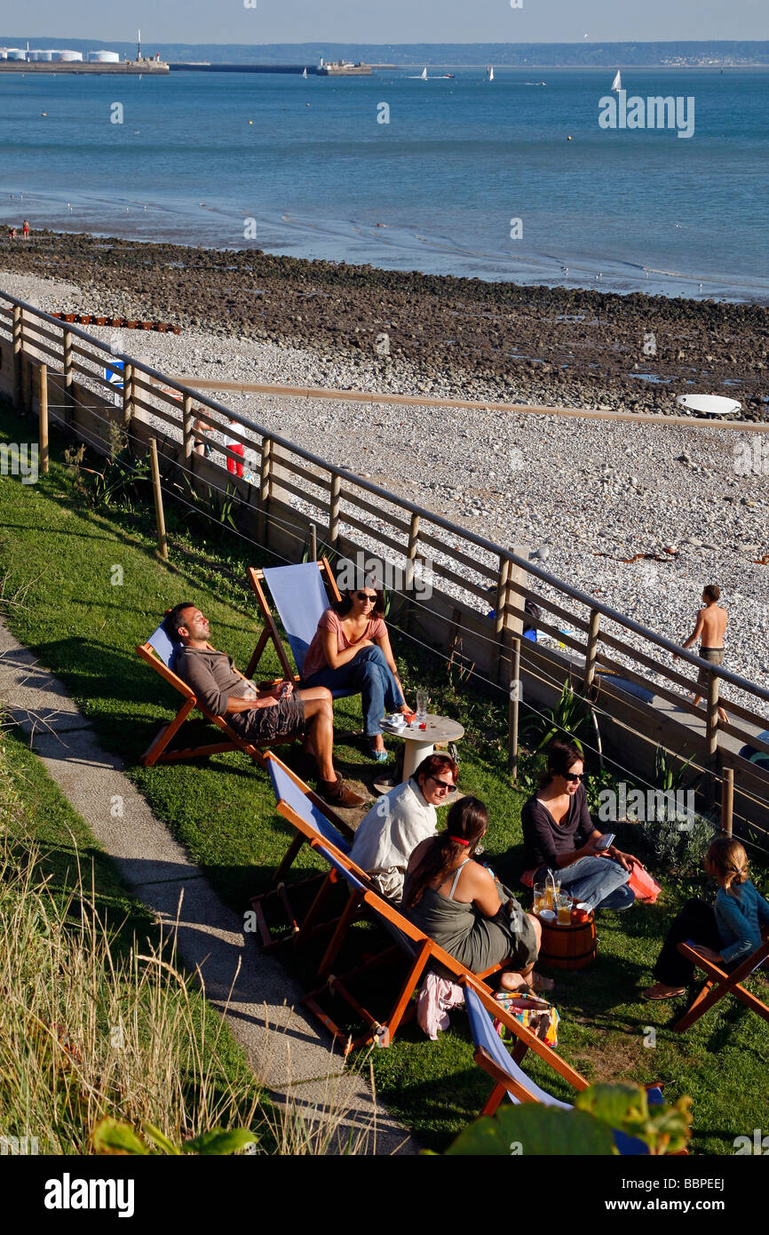 CUSTOMERS IN THE BAR 'DU BOUT DU MONDE' IN FRONT OF THE BEACH OF SAINTE-ADRESSE, LE HAVRE, SEINE-MARITIME (76), NORMANDY, FRANCE Stock Photo