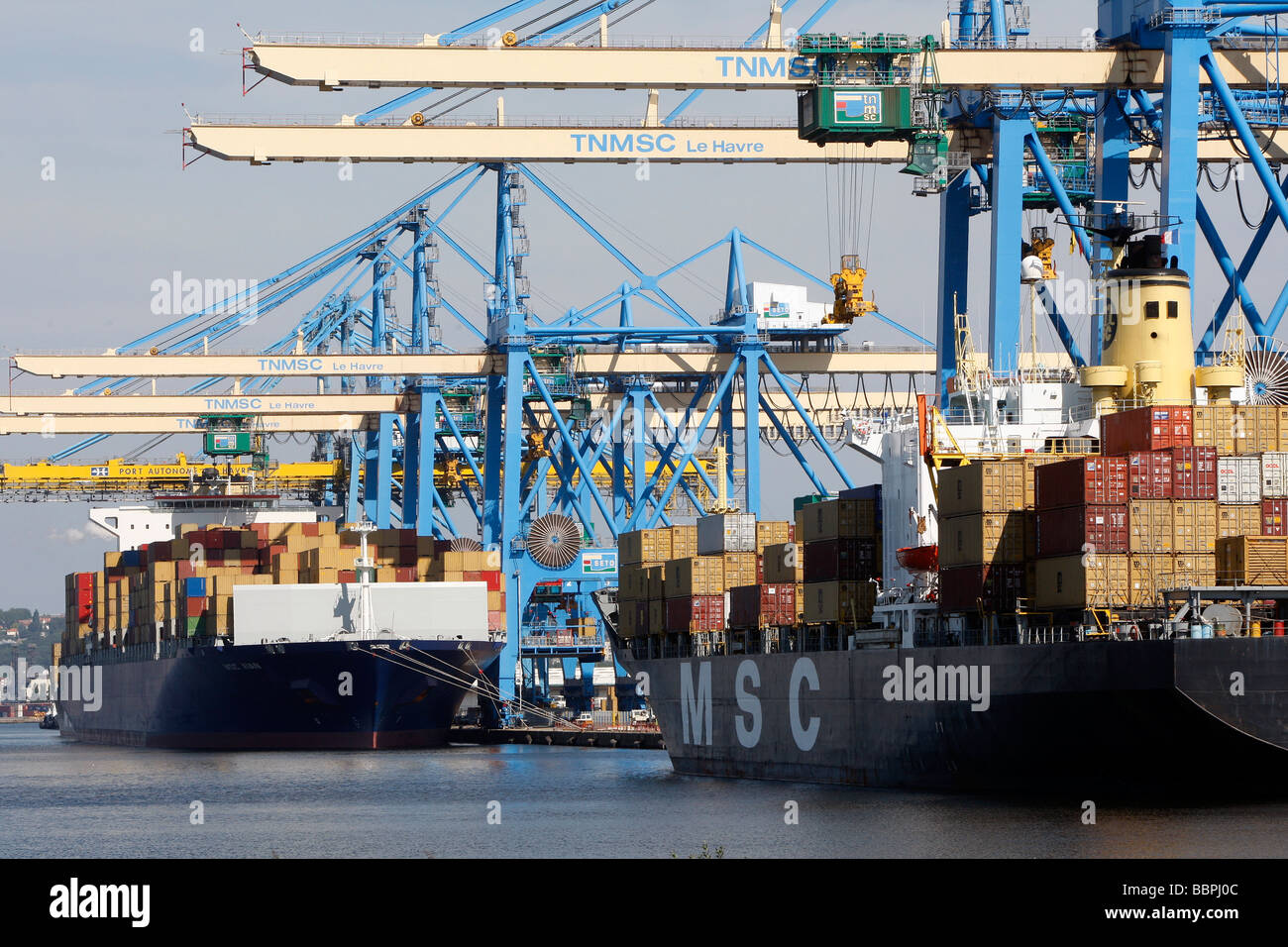 CONTAINER LOADING GANTRIES AT A CONTAINER SHIP, COMMERCIAL PORT, LE ...