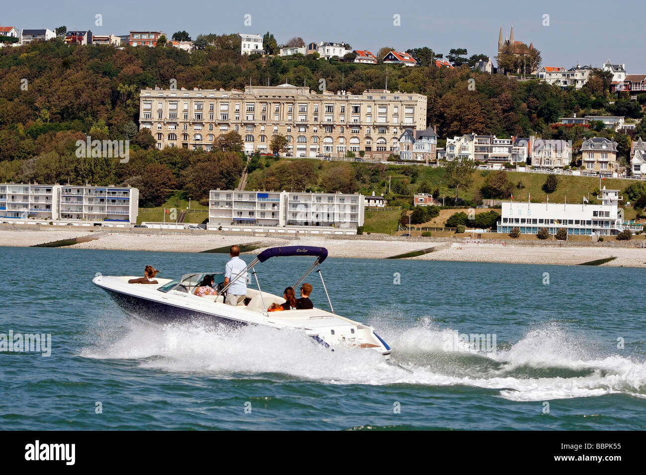 OUTBOARD MOTORBOAT IN FRONT OF SAINTE ADRESSE, LE HAVRE, SEINE-MARITIME (76), NORMANDY, FRANCE Stock Photo