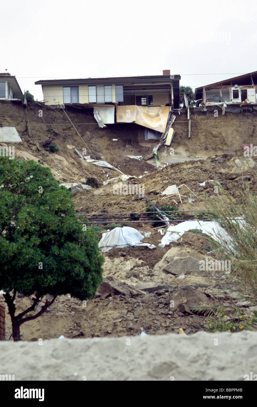 cliff collapse house damage "san clemente" california coast mud slide