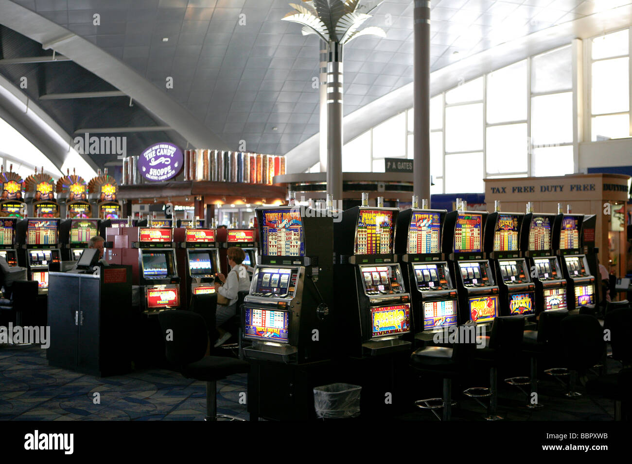 Las vegas airport slot machines hi-res stock photography and images - Alamy