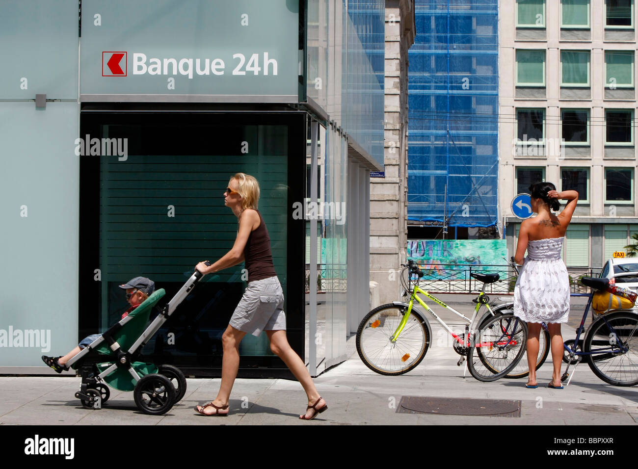bike with stroller in front