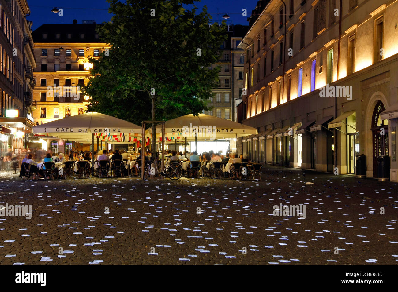 CAFE IN THE CENTER AT NIGHT, PLACE DU MOLARD, GENEVA, SWITZERLAND Stock  Photo - Alamy