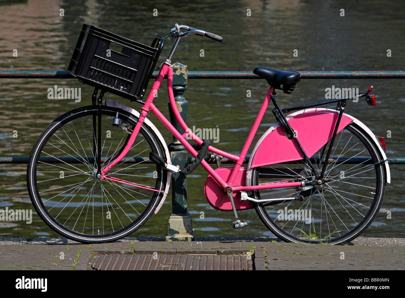TYPICAL PINK DUTCH BIKE BY A CANAL, AMSTERDAM, NETHERLANDS, HOLLAND Stock  Photo - Alamy