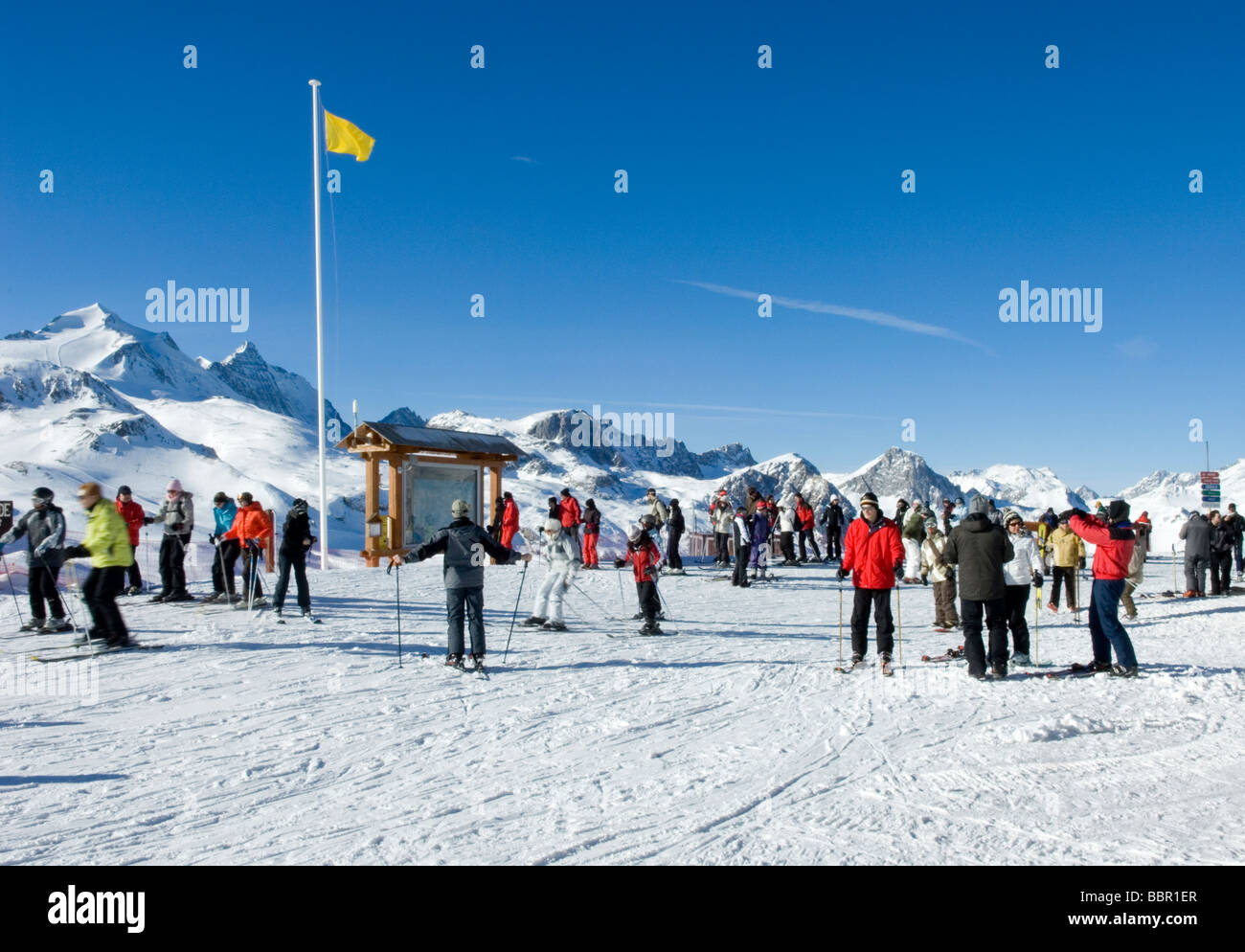 Ski resort lift skiers hi-res stock photography and images - Alamy