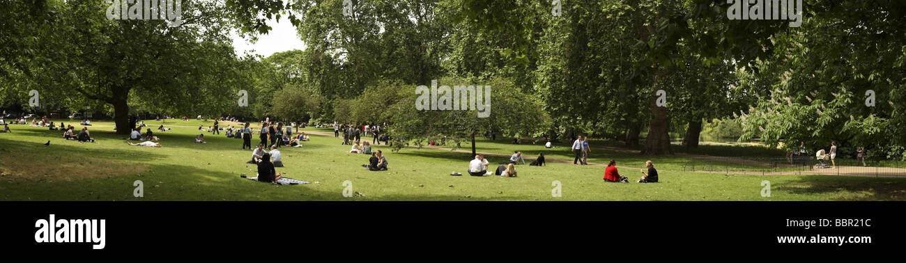 Summer Lunchtime at St James Park, London, England Stock Photo