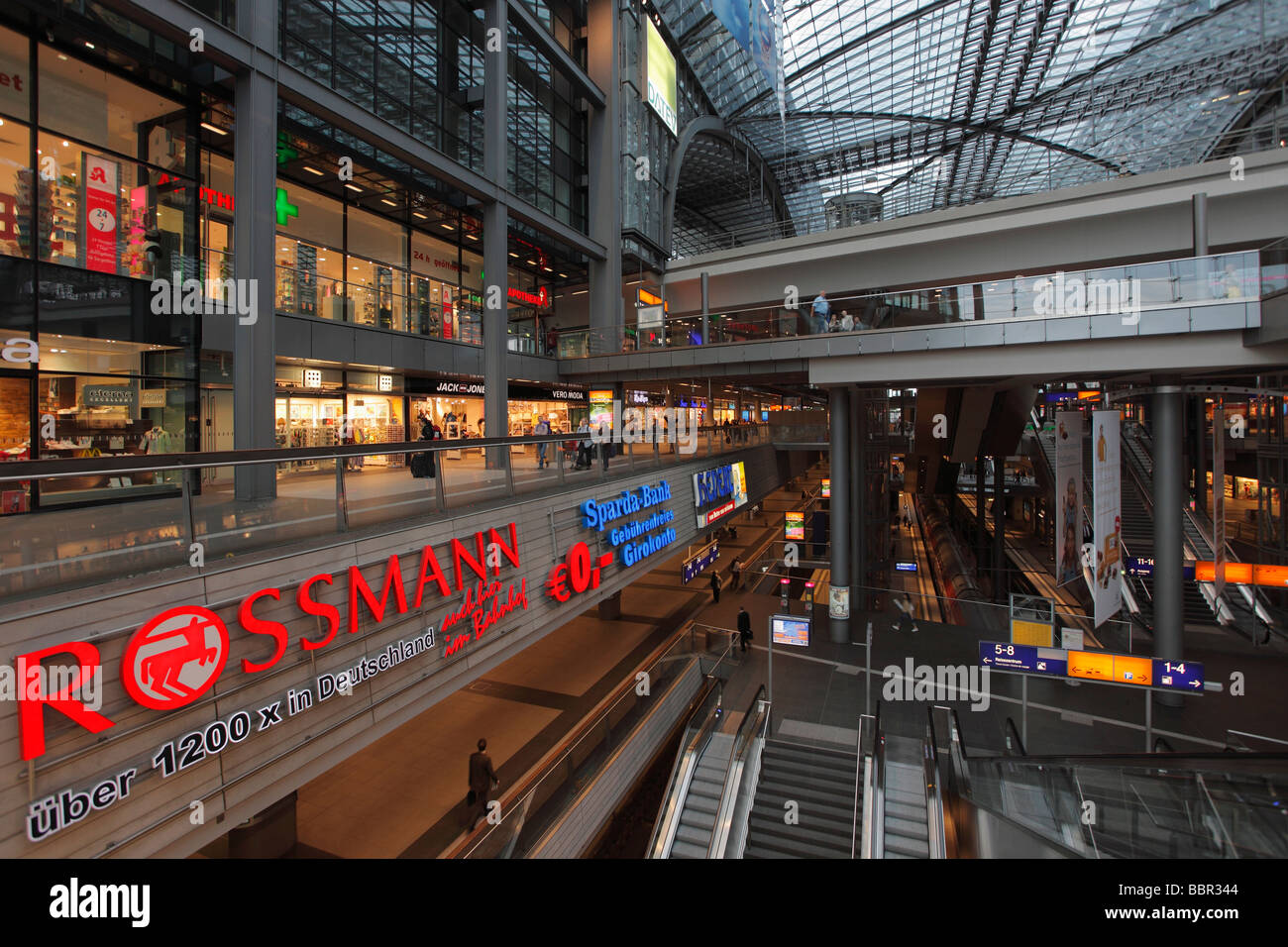 Berlin hauptbahnhof main railway station hi-res stock photography and ...