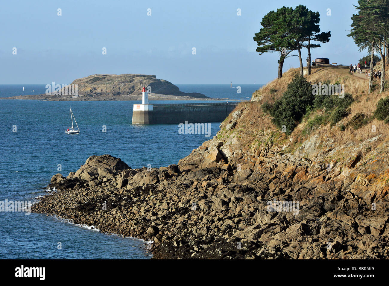 Promenade Along The Coast Cite D Aleth Saint Malo Ille Et Vilaine 35 France Stock Photo Alamy Promenade Along The Coast Cite D Aleth Saint Malo Ille Et Vilaine 35 France Stock Photo Alamy