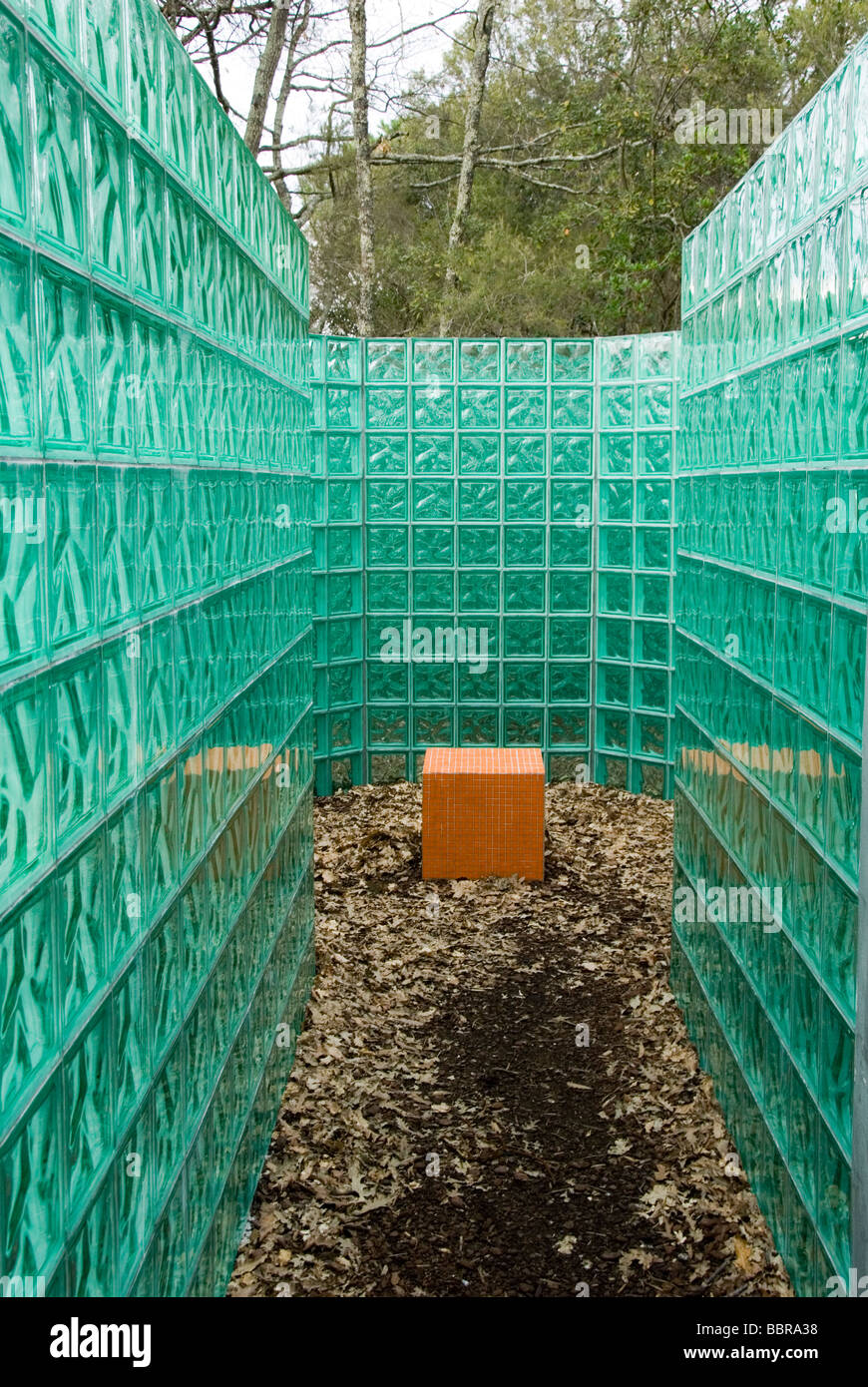 The Labyrinth - Jeff Saward - United Kingdom glass sculpture in the Chianti Sculpture Park Stock Photo