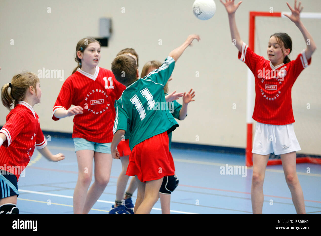 Handball children hi-res stock photography and images - Alamy
