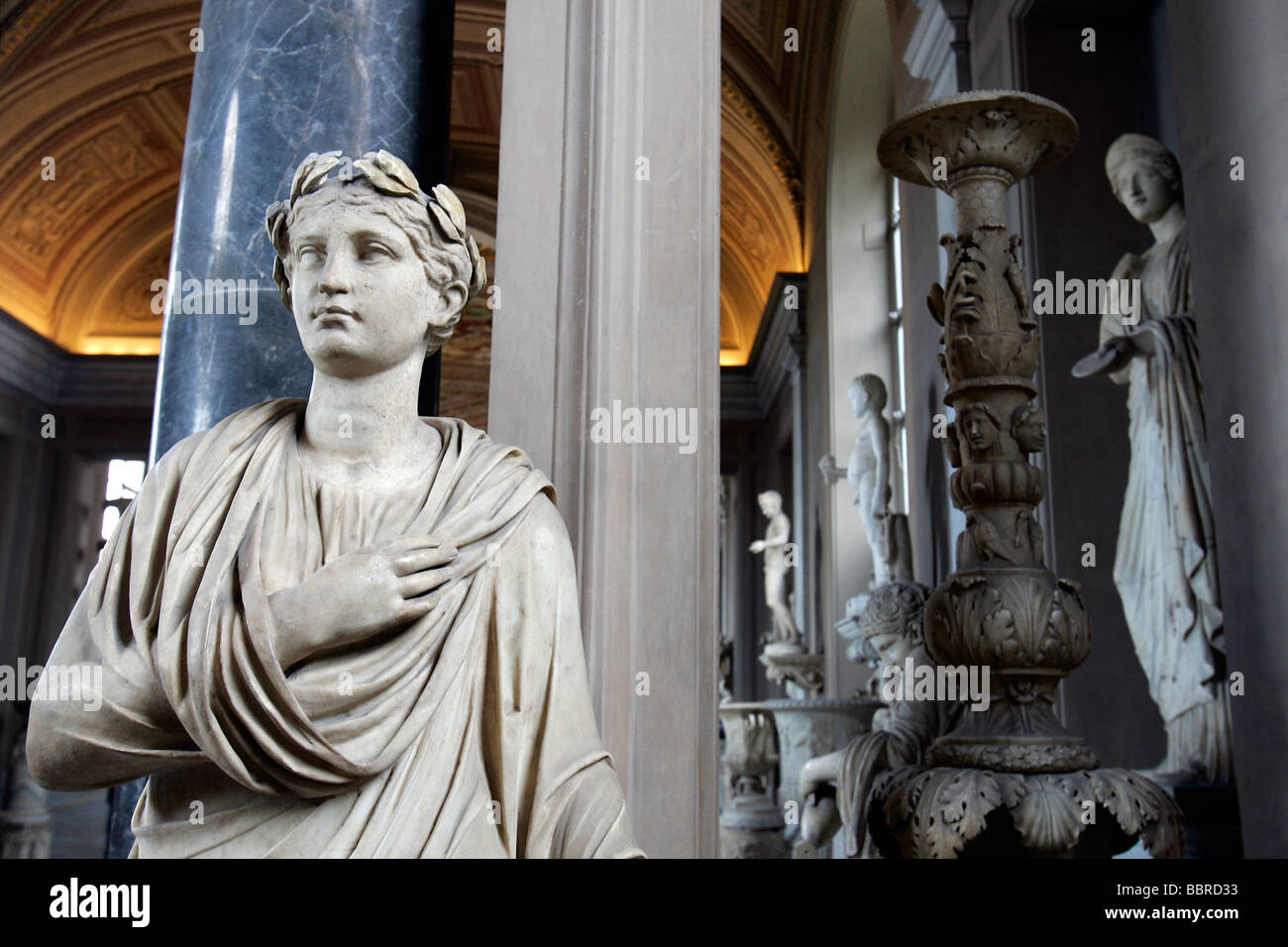 STATUE IN A GALLERY OF THE VATICAN MUSEUM, ROME, ITALY Stock Photo - Alamy