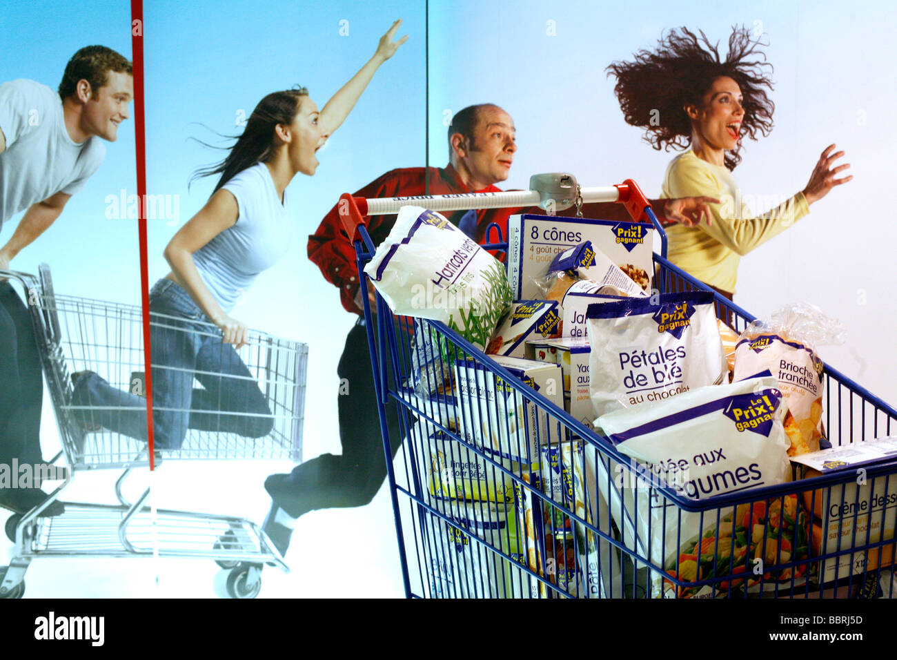 SUPERMARKET SHOPPING CART AND 'THE WINNING PRICE' PRODUCTS, LEADER