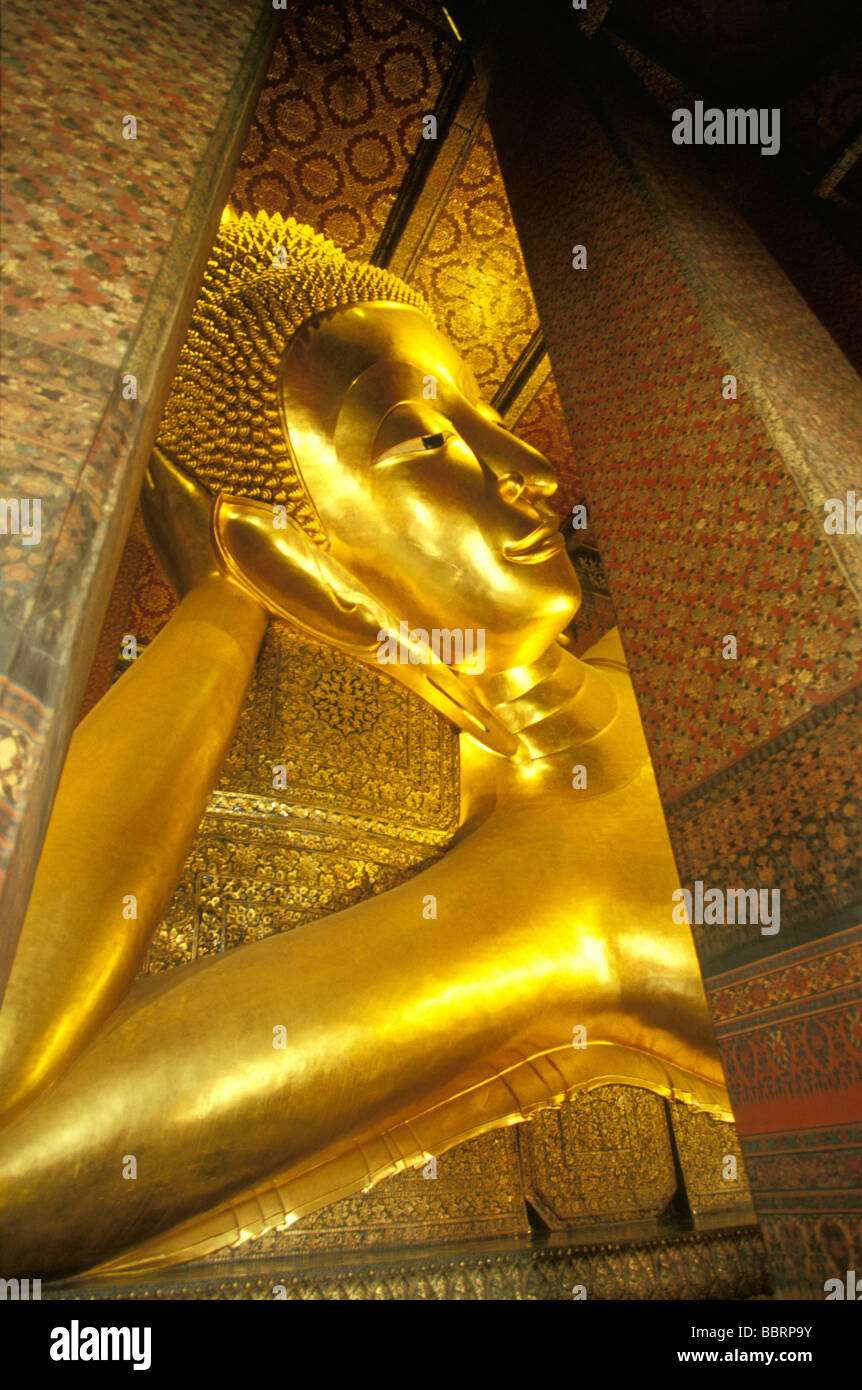 Wat Pho, Temple of the Reclining Buddha Stock Photo - Alamy