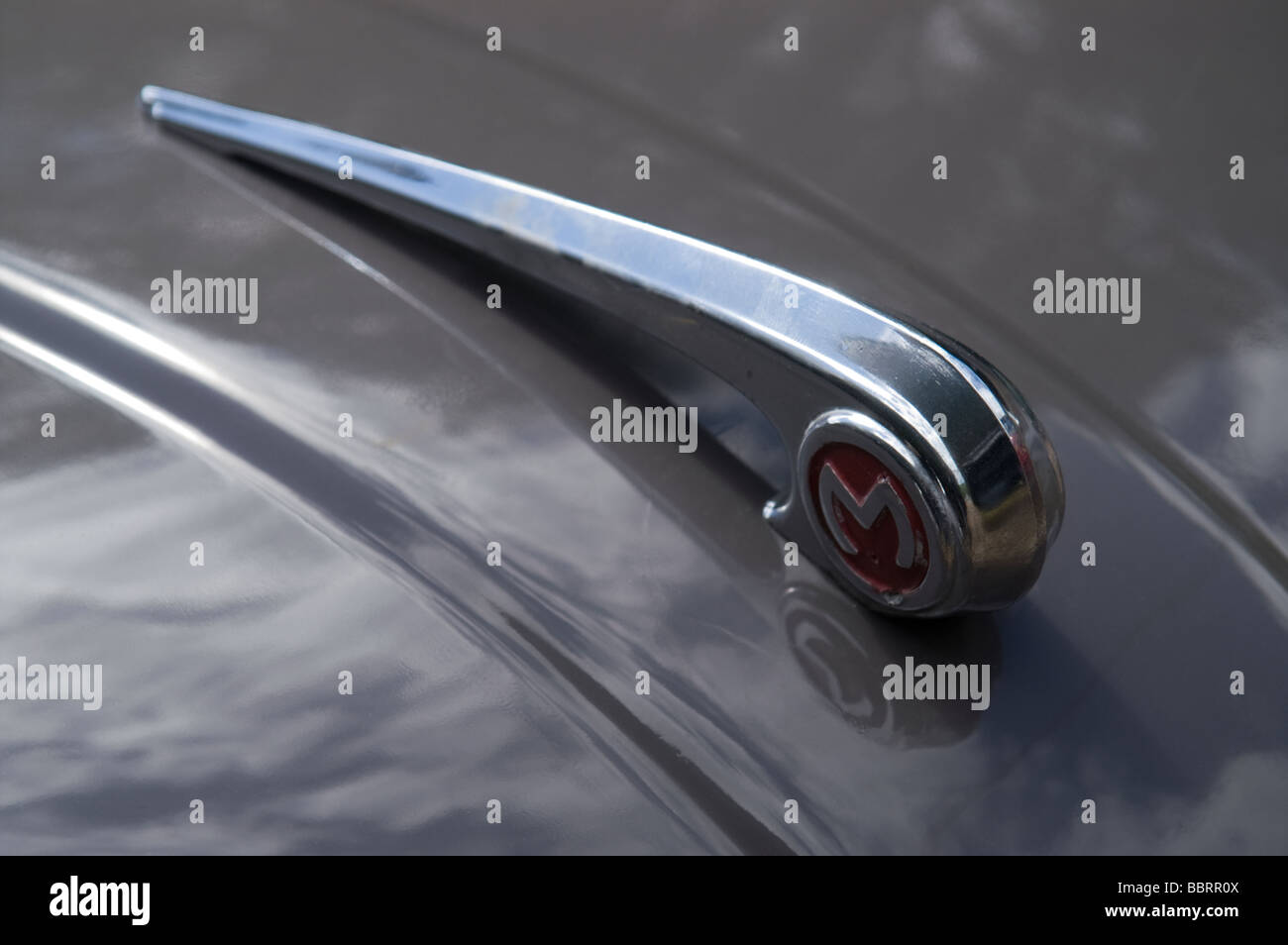 Detail of bonnet of Morris vintage car Stock Photo - Alamy