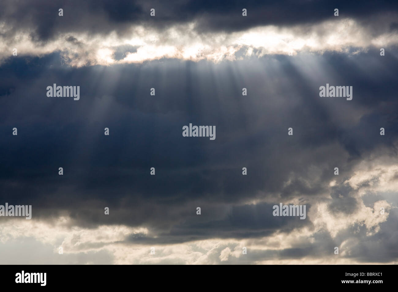 Dark cloud sun rays hi-res stock photography and images - Alamy