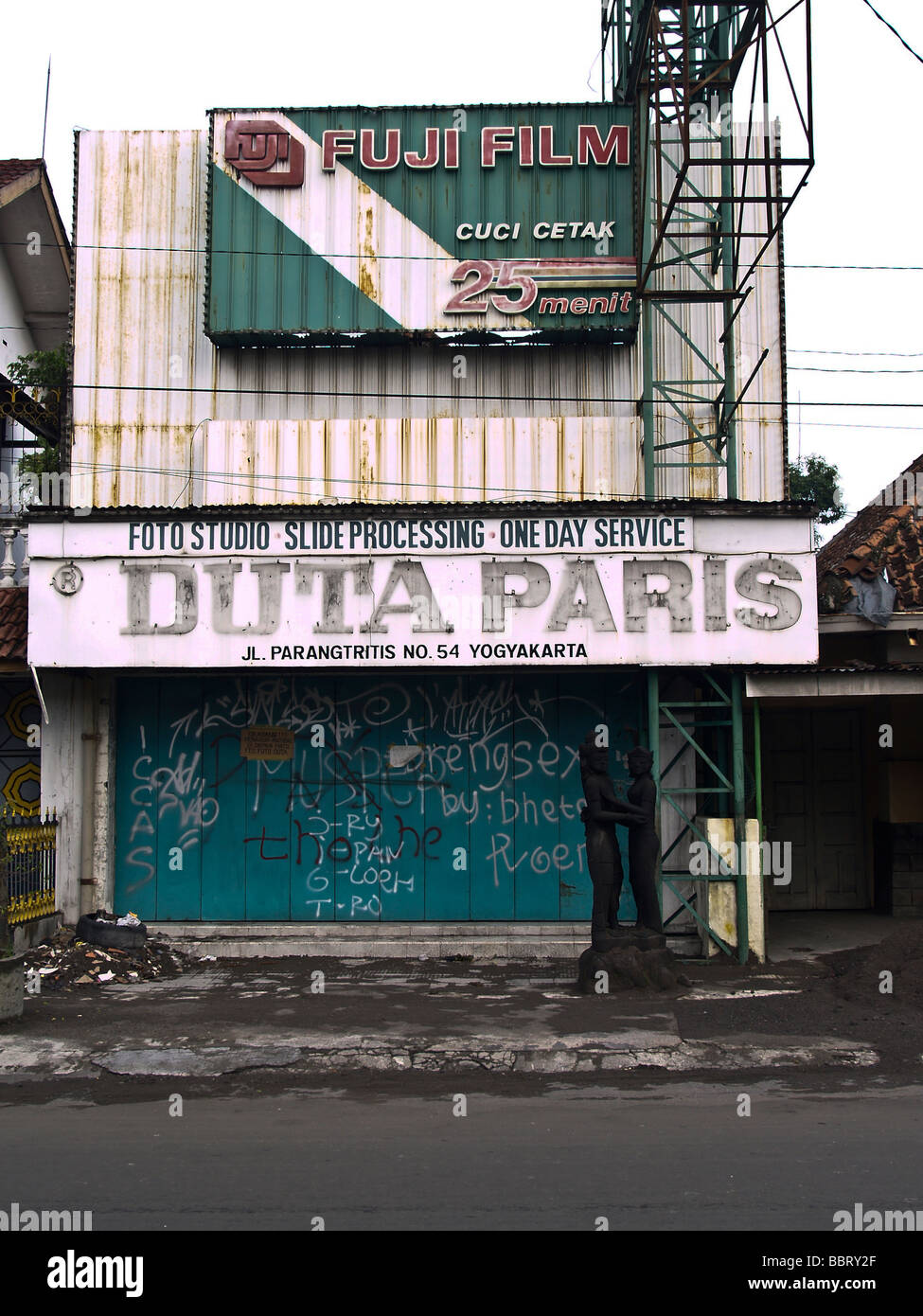 Duta Paris Photo Studio Stock Photo Alamy