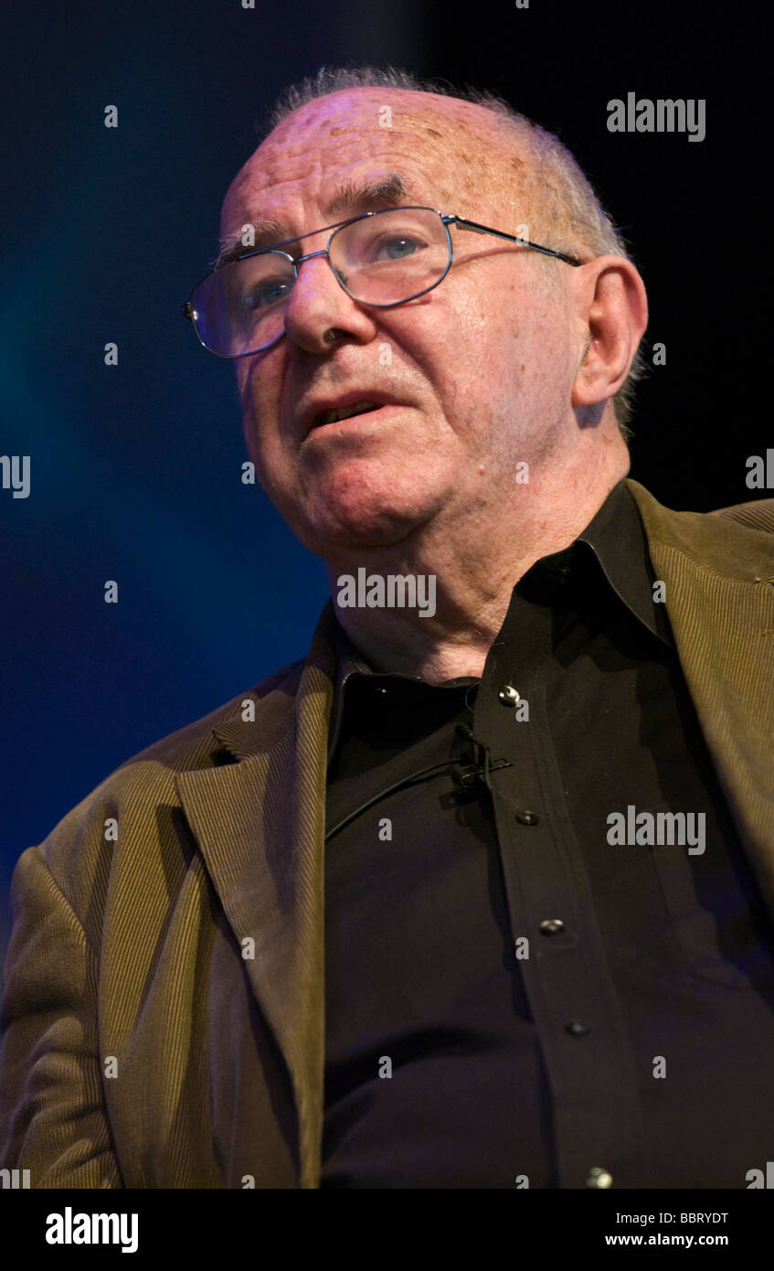 Clive James Tv Presenter Hi res Stock Photography And Images Alamy