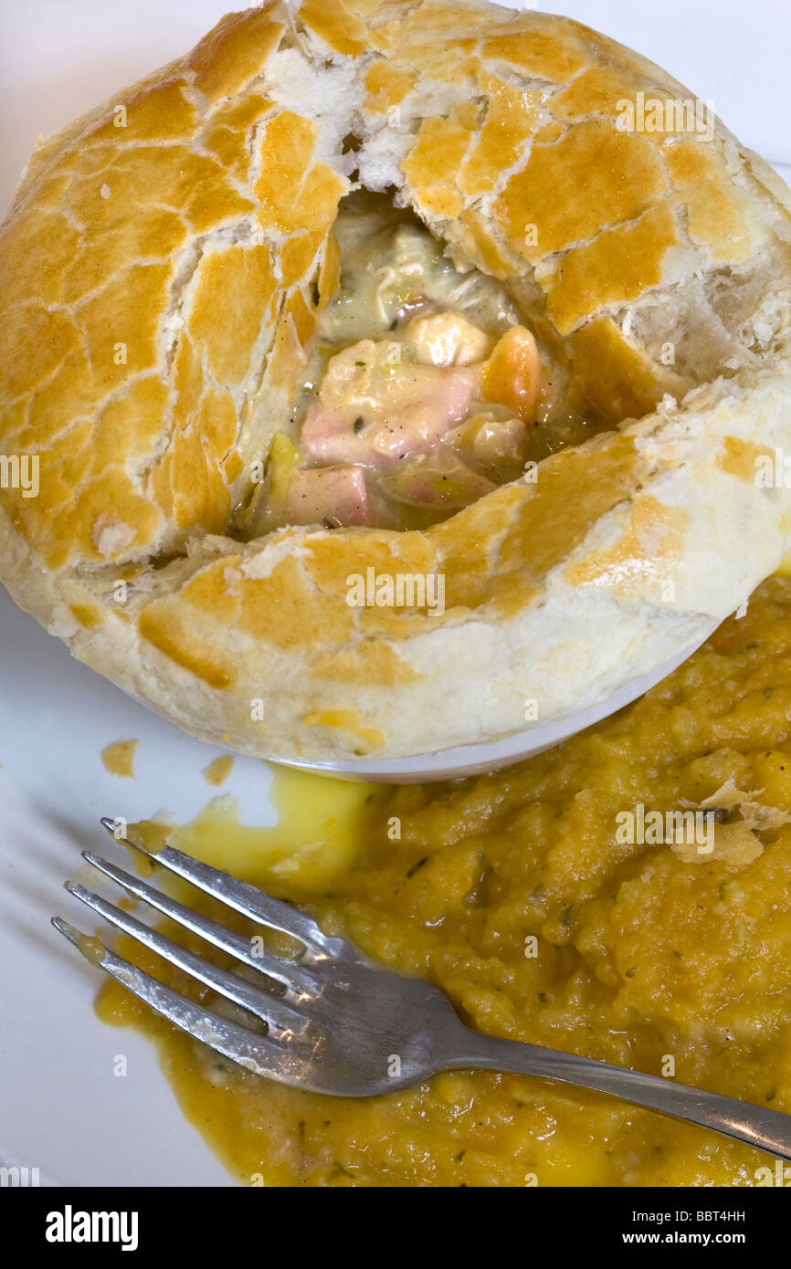 Chicken and Ham Pie Stock Photo - Alamy
