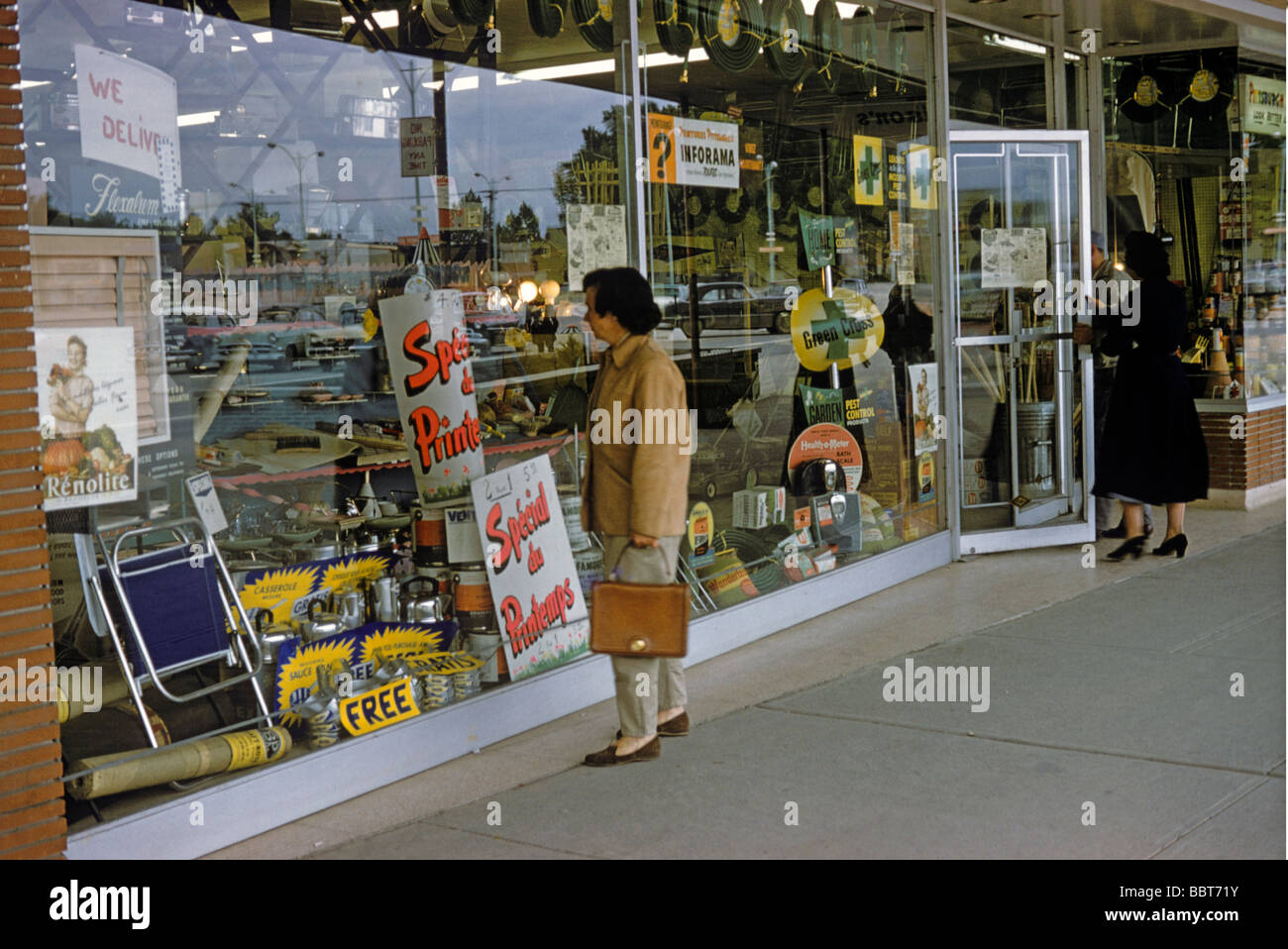 1950 shopping hi-res stock photography and images - Alamy