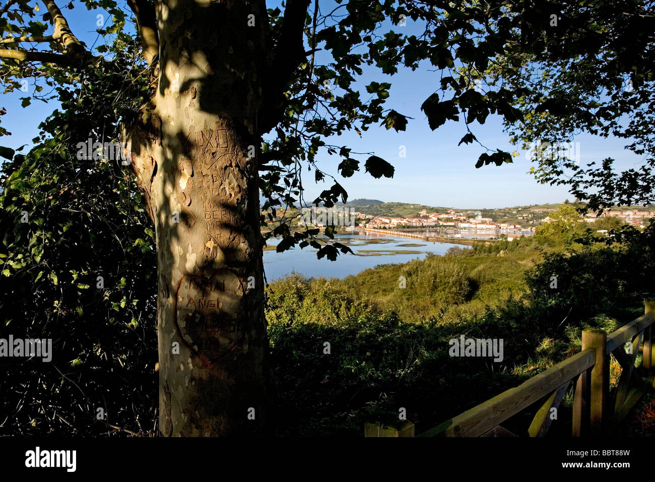 Panorámica de San Vicente de la Barquera Cantabria España Landscape of San Vicente de la Barquera Cantabria Spain Stock Photo