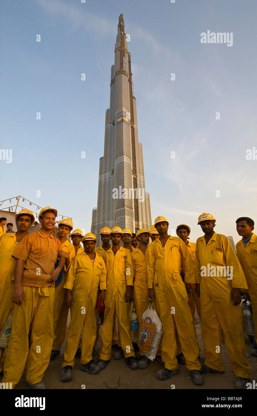 Dubai Burj Dubai migrant workers building the tallest structure in the world Stock Photo