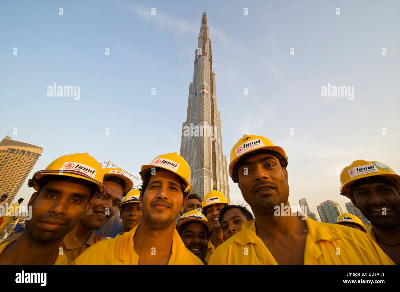 Dubai Burj Dubai migrant workers building the tallest structure in the world Stock Photo