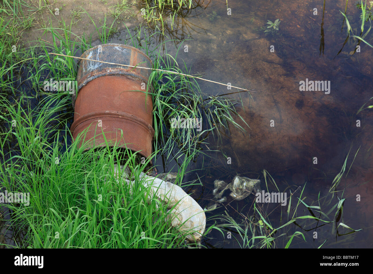 Barrels leaking hires stock photography and images Alamy