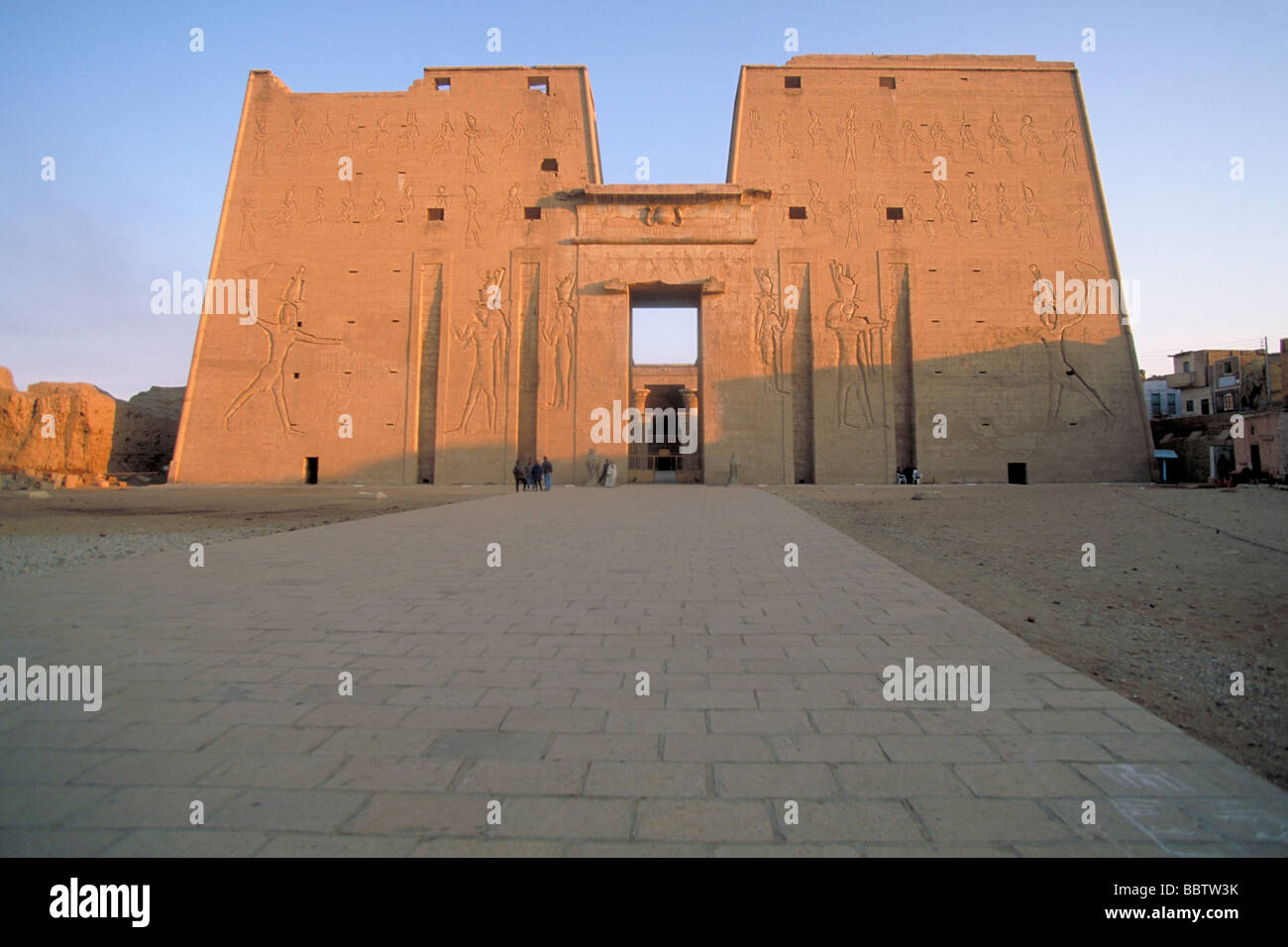 Elk157 3195 Egypt Edfu Temple of Horus Ptolemy III 3rd c BC pylon Stock Photo