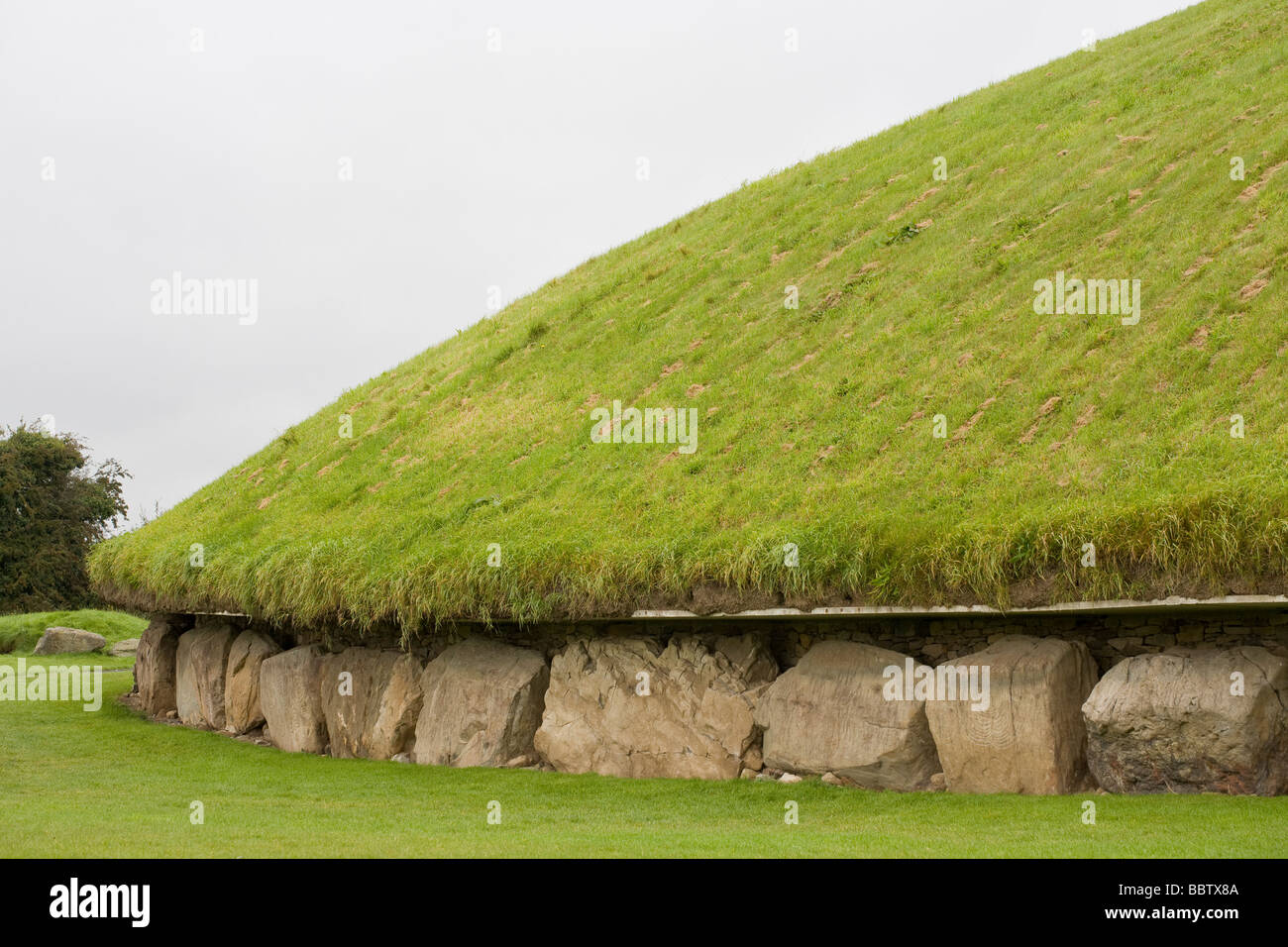 The Edge of the Mound. The reconstructed edge of the Knowth Mound showing the kerb stones. Stock Photo