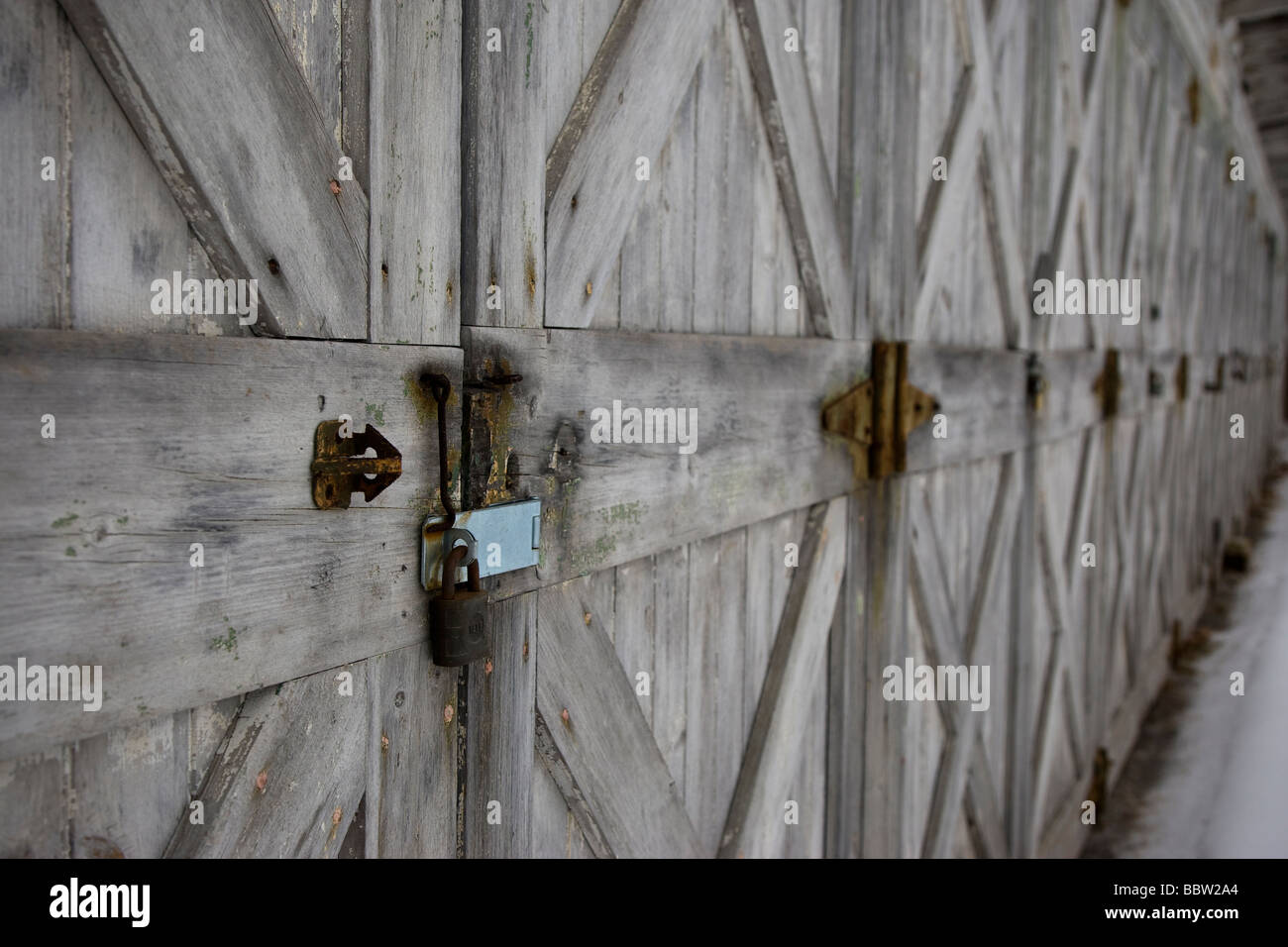 Lock on an old garage door Stock Photo Alamy