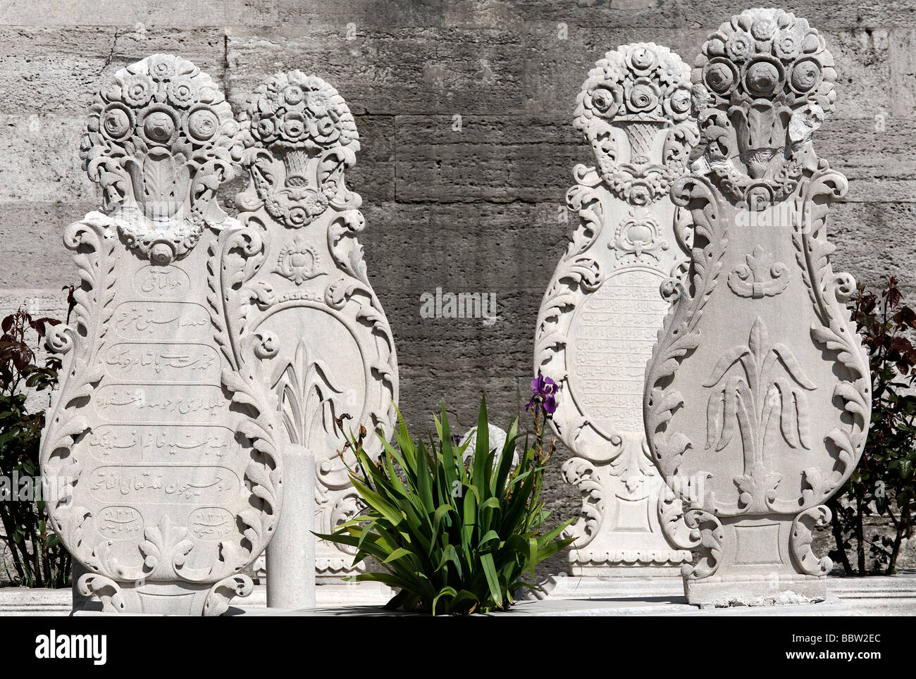 Muslim gravestones of women's graves, for each child a rose, Sueleymaniye Mosque, Istanbul, Turkey Stock Photo