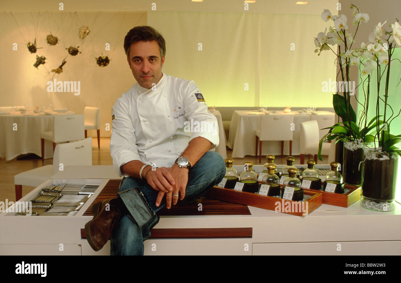 Restaurant La Broche, two michelin starred chef Sergi Arola, Madrid Stock  Photo - Alamy