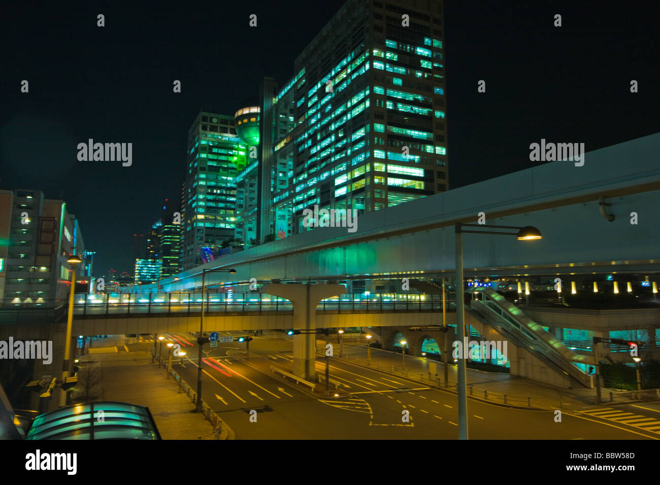 Illuminated pedestrian bridge hi-res stock photography and images - Alamy