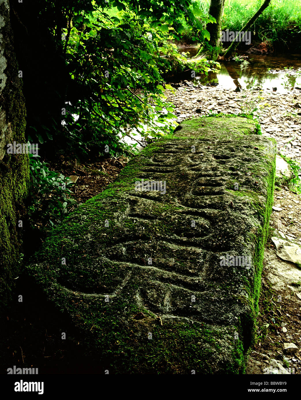 King Arthurs Grave - King Arthur's Stone, a 6th century tombstone. Slaughterbridge, Cornwall England Uk HOMER SYKES Stock Photo