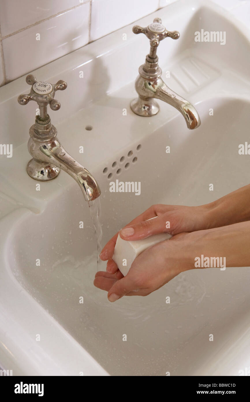 woman washing hands with soap in sink Stock Photo - Alamy