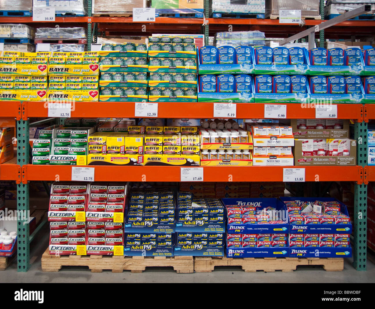asprin and headache relief pills for sale, Costco warehouse USA Stock