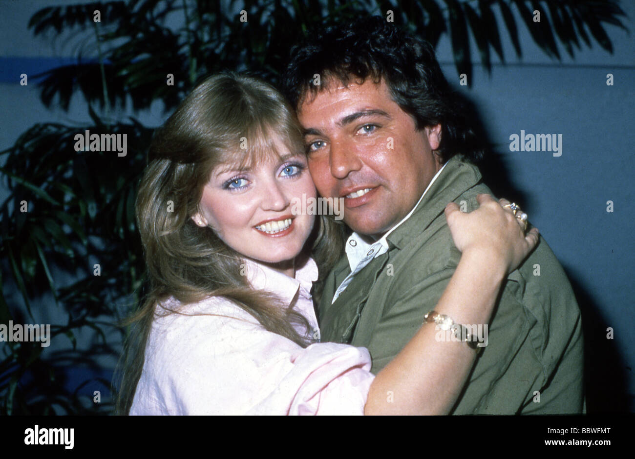 NOLAN SISTERS  - Linda Nolan with husband Brian Hudson in 1980s Stock Photo