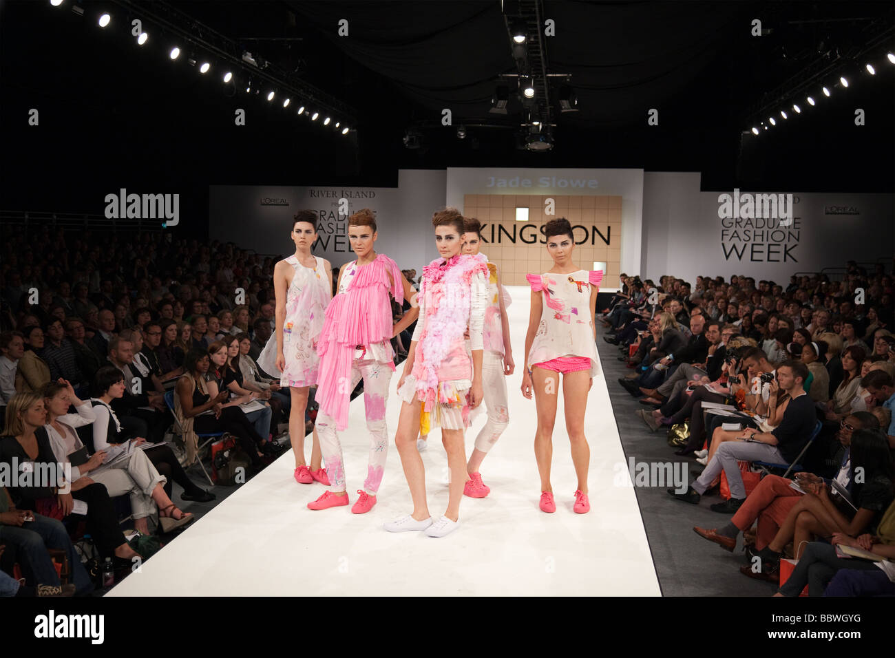 Runway fashion hi-res stock photography and images - Alamy